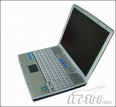 阳光下的笔记本电脑