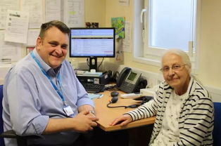 咨询医生的患者照片