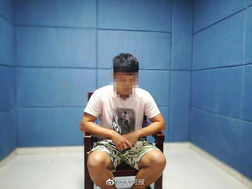 快递员骑车送货