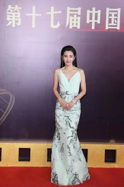 华表奖后台高叶与吴磊互动：从一夜爆红到主流宠儿