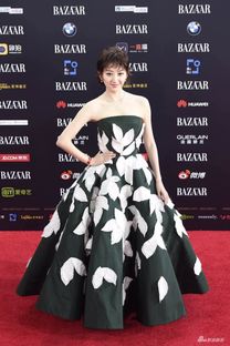 景甜华表奖造型被吐槽：从甜美公主到成熟优雅的蜕变