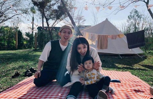 一家四口幸福合影