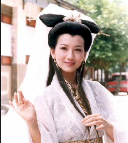 钟丽丽版白蛇：迷人的不只是外表，更是演技的突破