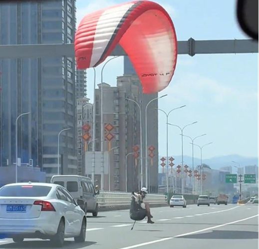 女子降落伞空降南昌桥面，背后真相令人深思