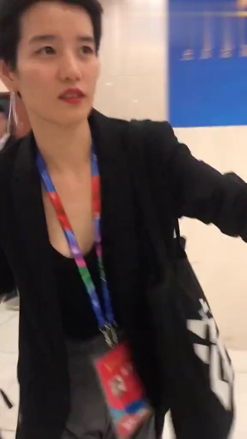 惠英红用山东话向老乡问好，展现浓浓乡情