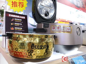 电饭煲里焖煮中的画面