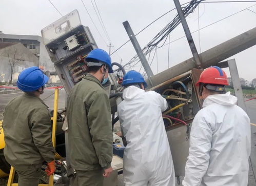 抢修人员工作现场