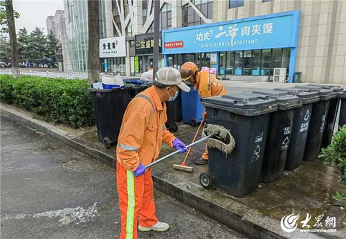 环卫工人清理垃圾