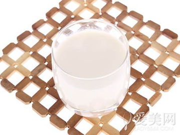 一杯温牛奶和酸枣仁