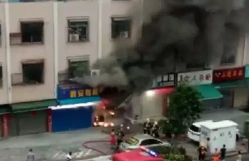 温岭拉完美食城消防员紧急出动