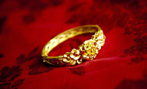 金价狂飙破纪录，全球央行在下一盘什么棋？