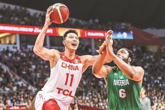 申京突破上篮得分