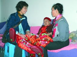 100岁中医太姥爷给曾外孙推拿：传承三代的指尖奇迹