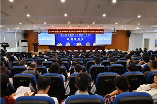 高校新闻发布现场