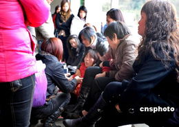 辽宁火灾事故遇难者家属悲痛欲绝