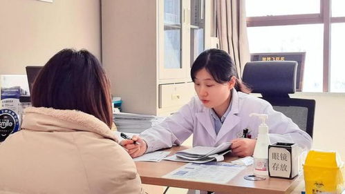 医生与患者亲切交流