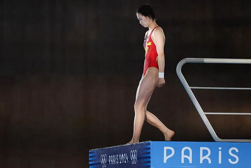 全红婵与陈芋汐在领奖台上合影