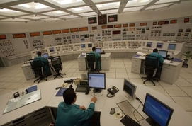 核电站控制室内景