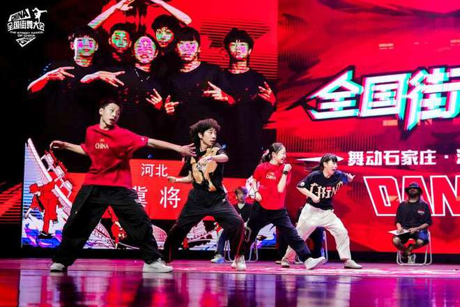 12岁男孩舞台开口惊艳全场，传统武术+街舞燃爆巴黎！