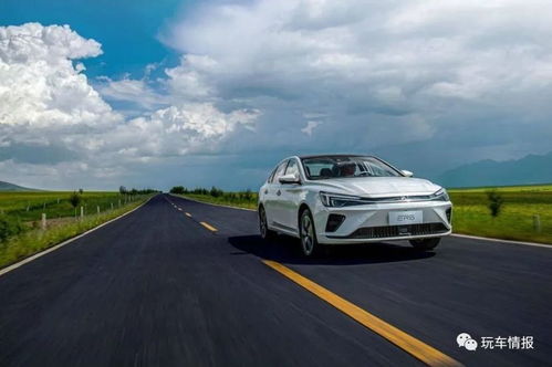 新能源汽车在高速公路上行驶