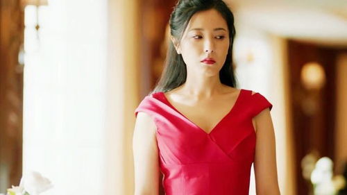 曾黎在活动现场微笑回应粉丝提问