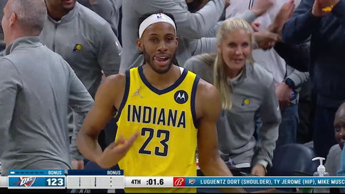 希尔德命中关键三分后庆祝