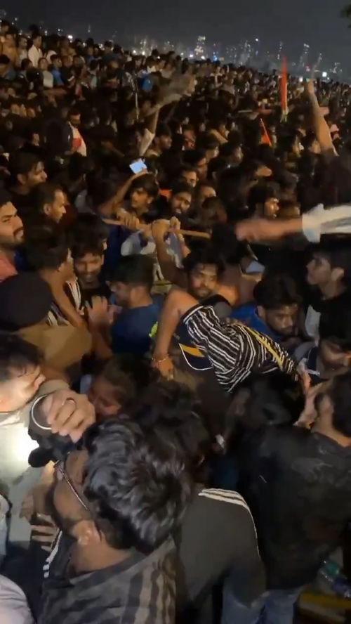 庆祝胜利的人群