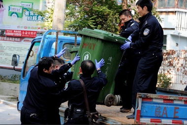 摊位被垃圾桶围堵，城管执法引争议！合肥女孩怒怼背后的真相让人揪心