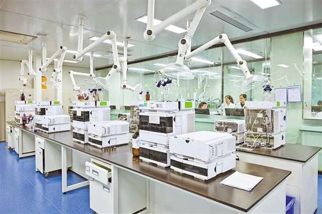 南昌海立研发中心内的实验设备展示