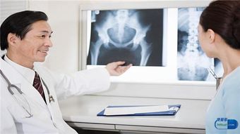 医生在办公室低头沉思