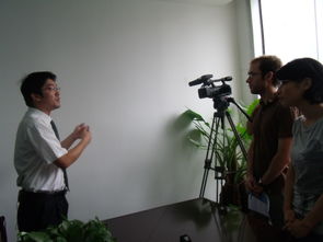 律师接受采访画面