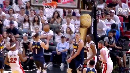 巴特勒关键表现引爆全场，球迷：这才是真正的领袖气质！