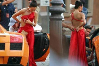 章子怡意外摔倒经纪人首次回应，网友热议：明星也太拼了？