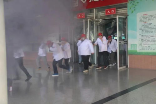 餐厅消防演练现场