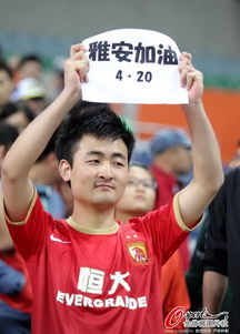 勇士主场球迷激情助威