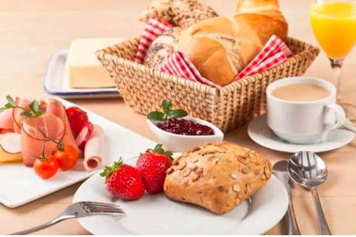 一周早餐拼图照片展示不同餐食搭配