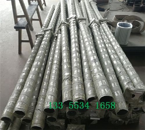 风力发电机和太阳能板组成的可再生能源发电站