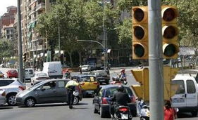 西班牙街头因停电陷入混乱