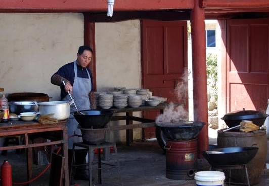 以“小”见“大”：让中央八项规定在乡村落地生根