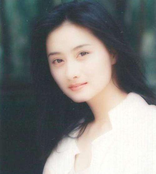 陈德容与队友训练室内争执画面