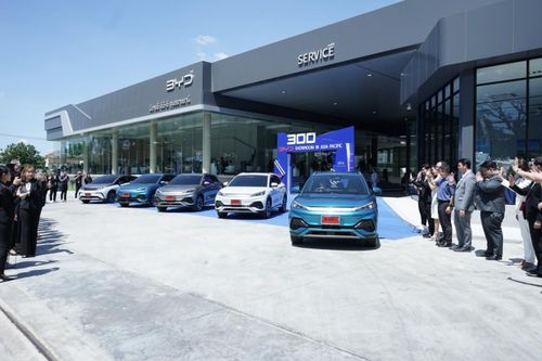 比亚迪海外门店开业场景