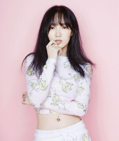 王霏霏与孟佳在浪姐6后台相视一笑