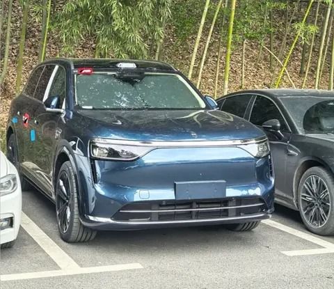 问界M8引爆市场，鸿蒙智行再创奇迹：6万台大定背后的智慧家庭SUV魅力