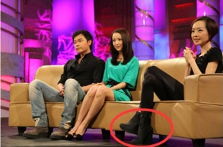 陈梦与主持人鲁豫对谈节目现场