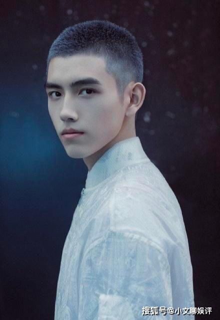 陈飞宇千字长文：从‘李峋’到‘阿瑟’，他如何走出父亲的影子？