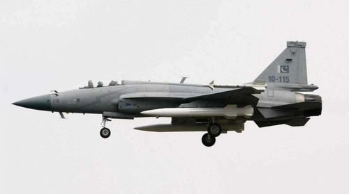 枭龙战机与法塔赫-1协同作战