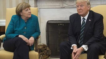 戴维·珀杜与特朗普握手