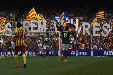 梅西与内马尔在比赛中配合