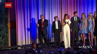 特朗普演讲时的画面特写