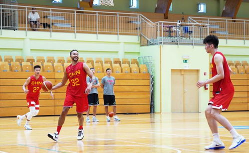 曾凡博在训练馆进行康复训练